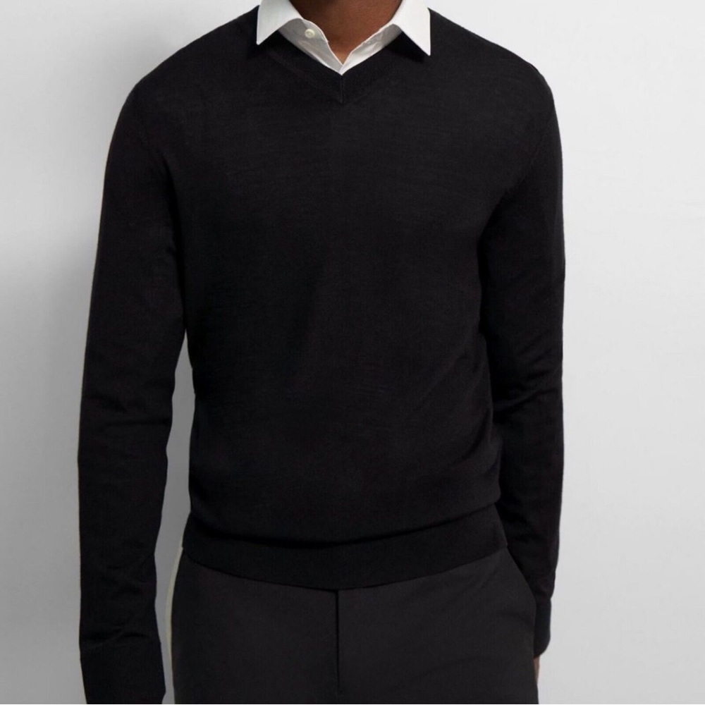 NWOT Theory men’s merino wool sweater black lightweight XL V-neck long sleeve